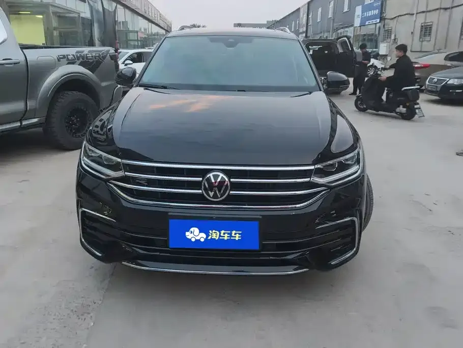 Volkswagen Tiguan L — фото 2