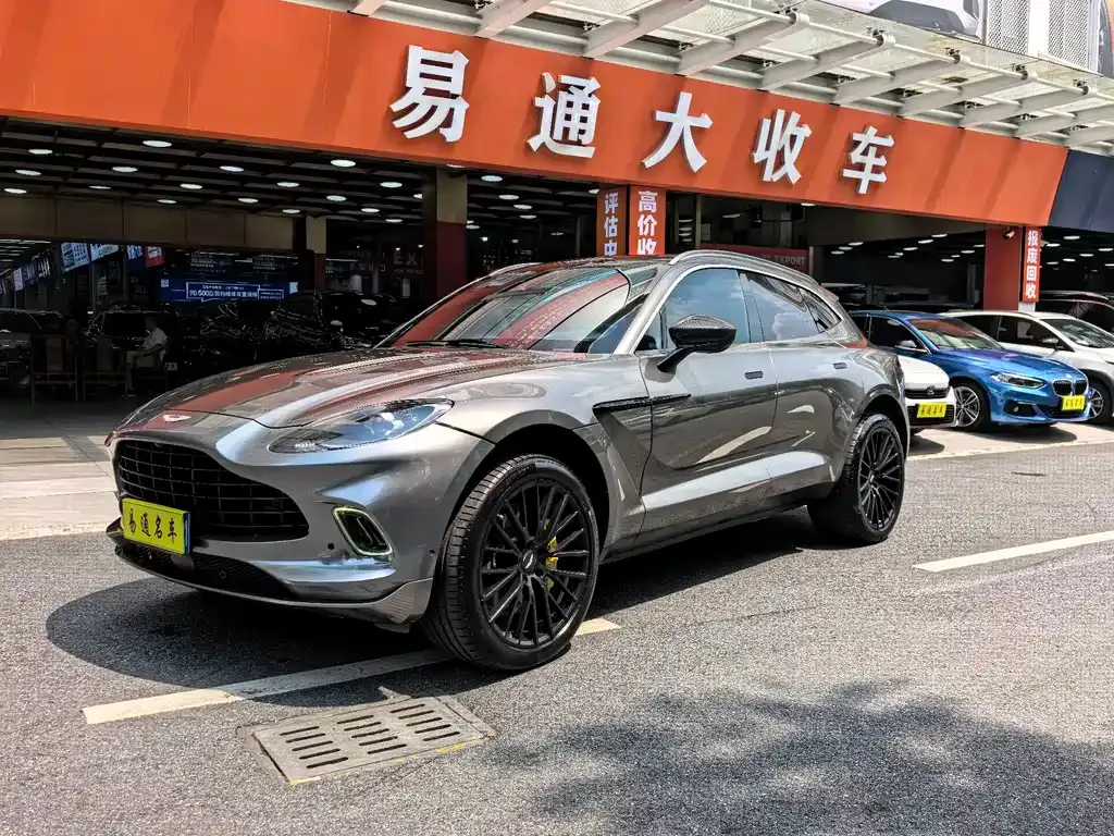 Aston Martin DBX — фото 1
