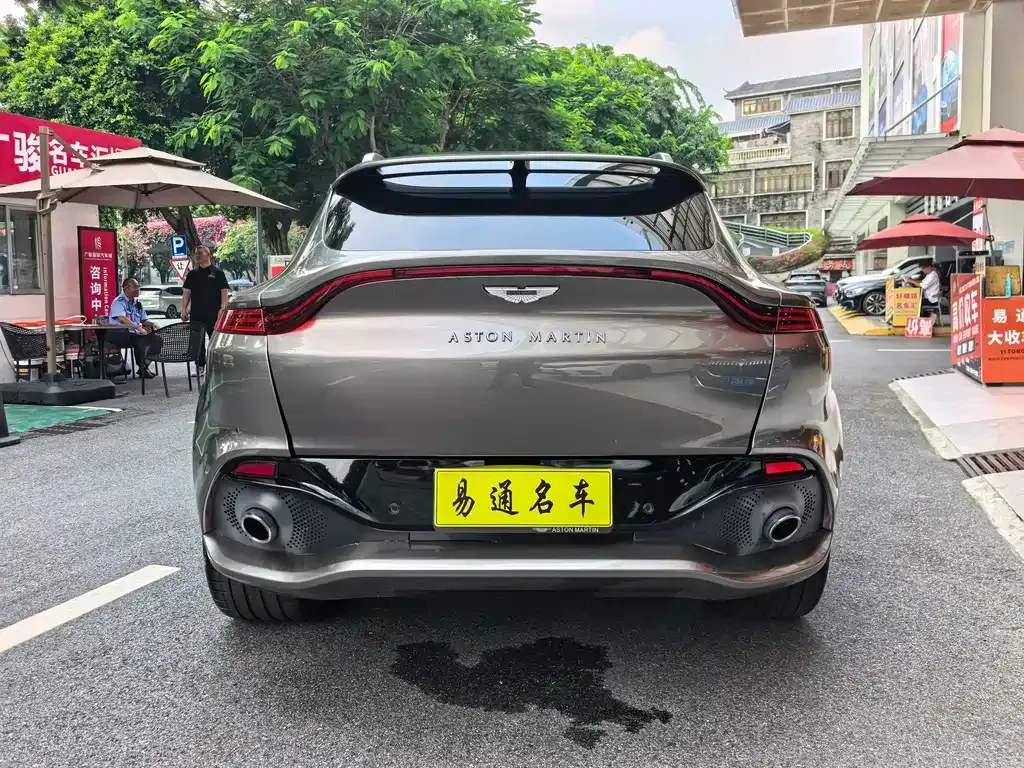 Aston Martin DBX — фото 10