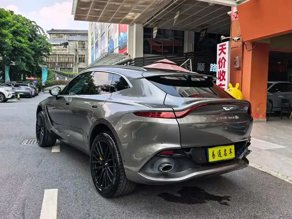 Aston Martin DBX — фото 6