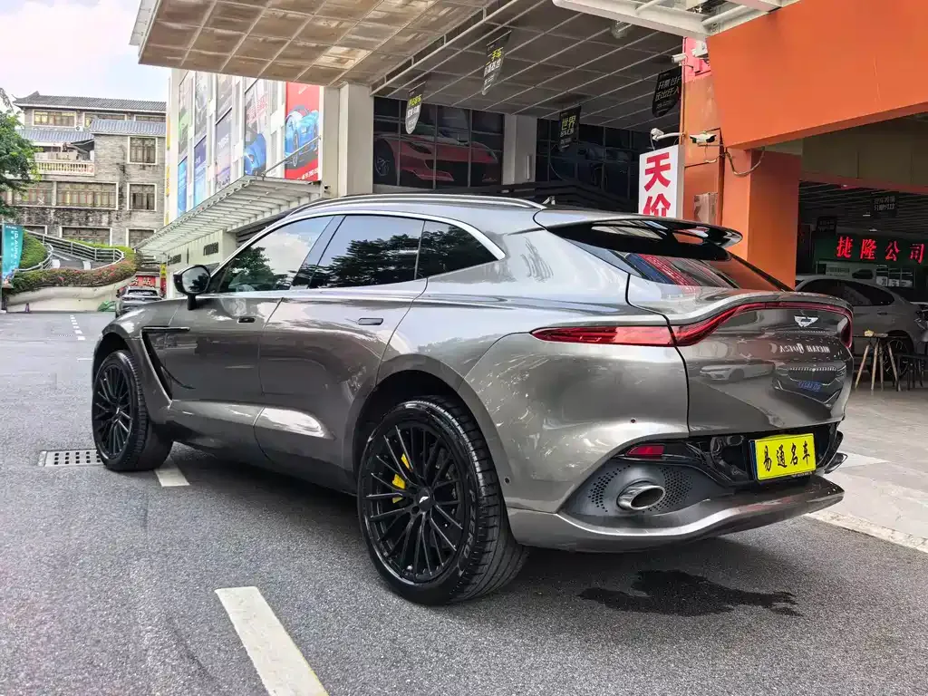 Aston Martin DBX — фото 8