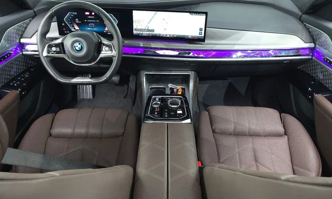 BMW i7 — фото 10