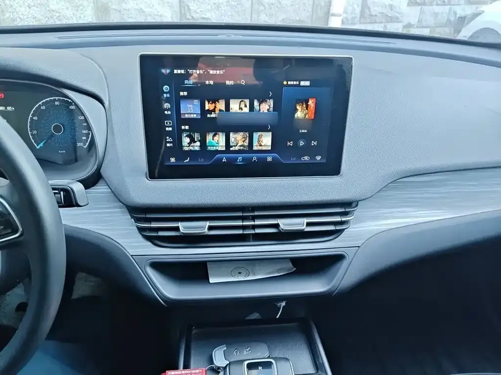 Hongqi E-QM5 — фото 10