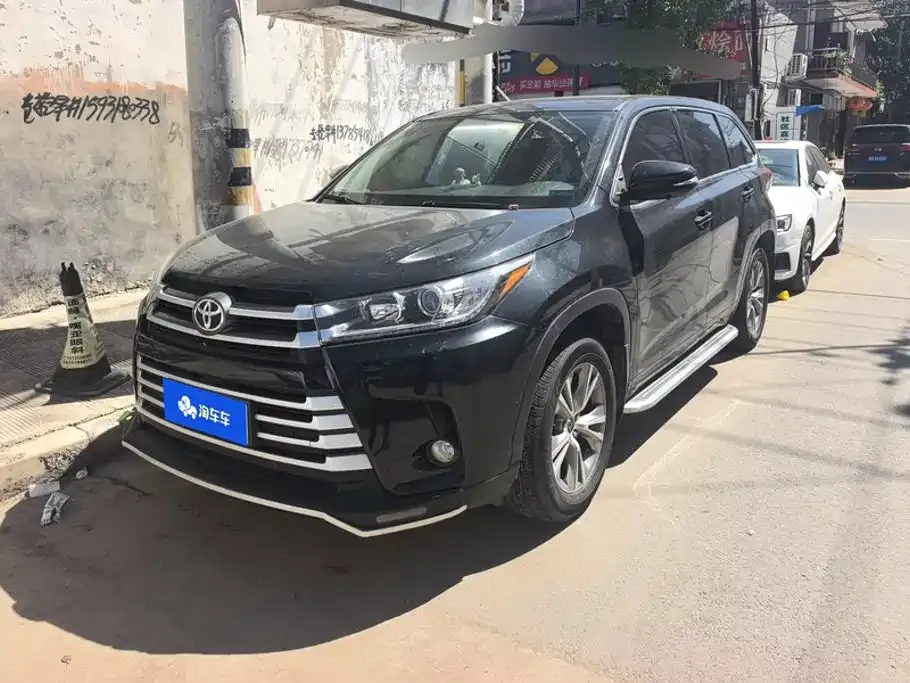 Toyota Highlander — фото 1