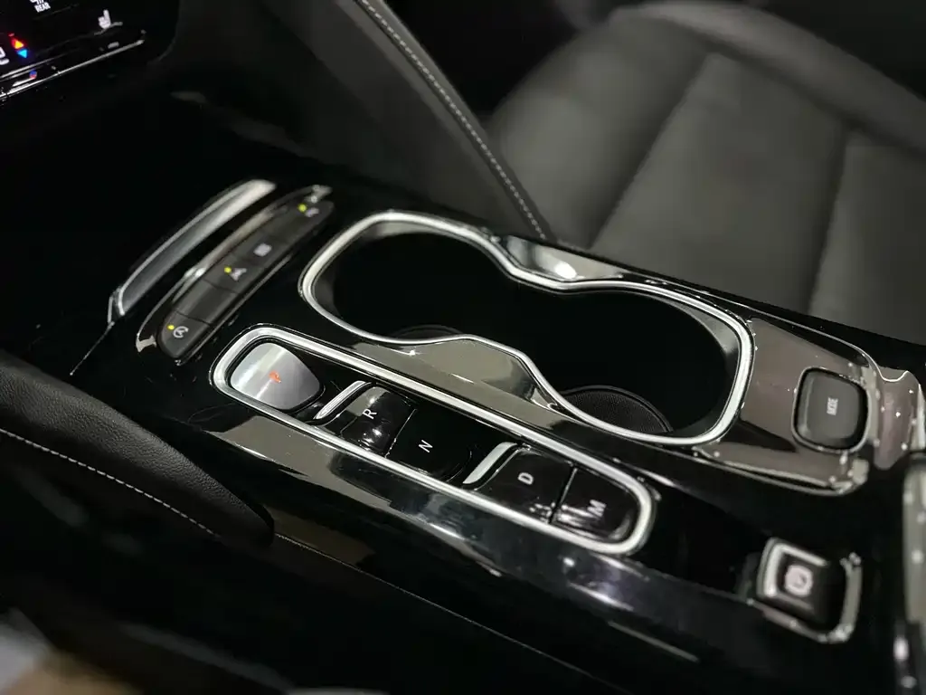 Buick Envision Plus — фото 7