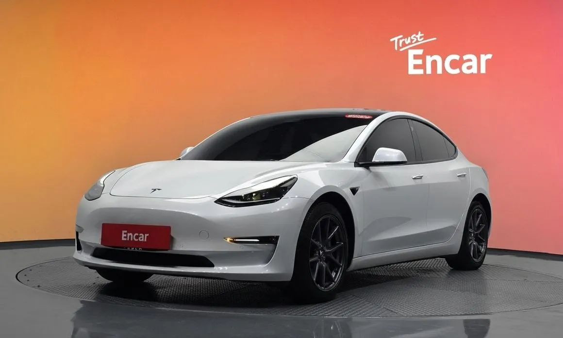 Tesla Model 3 — фото 1