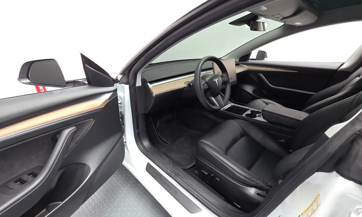 Tesla Model 3 — фото 10