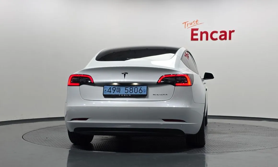 Tesla Model 3 — фото 4
