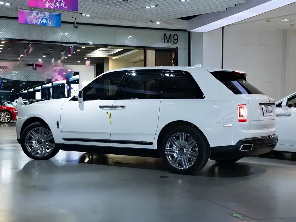Rolls-Royce Cullinan — фото 9