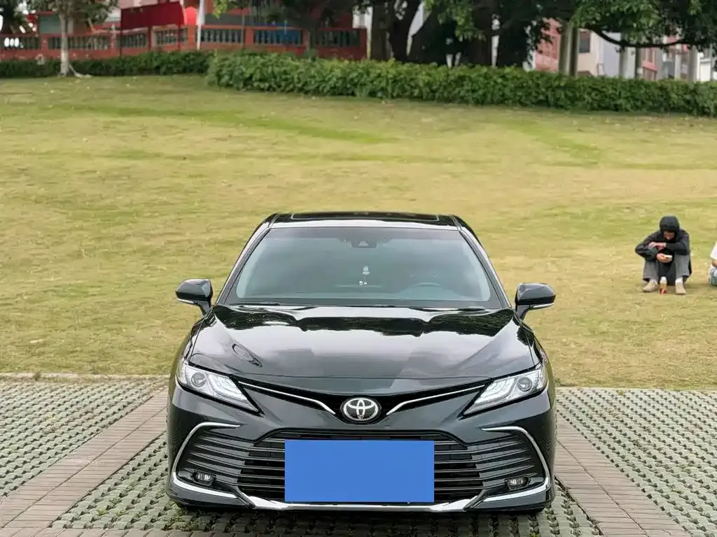 Toyota Camry — фото 10