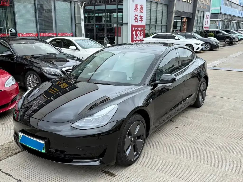 Tesla Model 3 — фото 1
