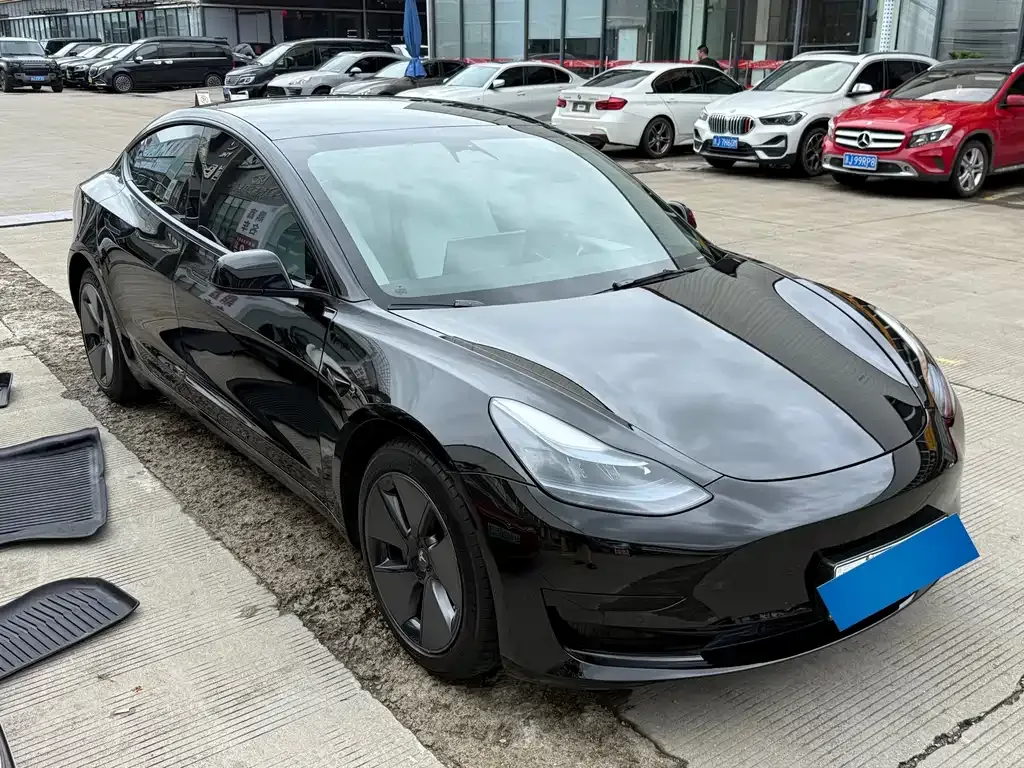 Tesla Model 3 — фото 9