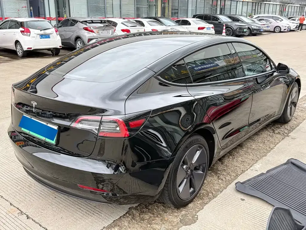 Tesla Model 3 — фото 8