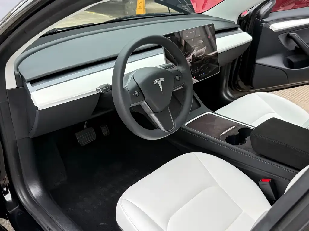 Tesla Model 3 — фото 5