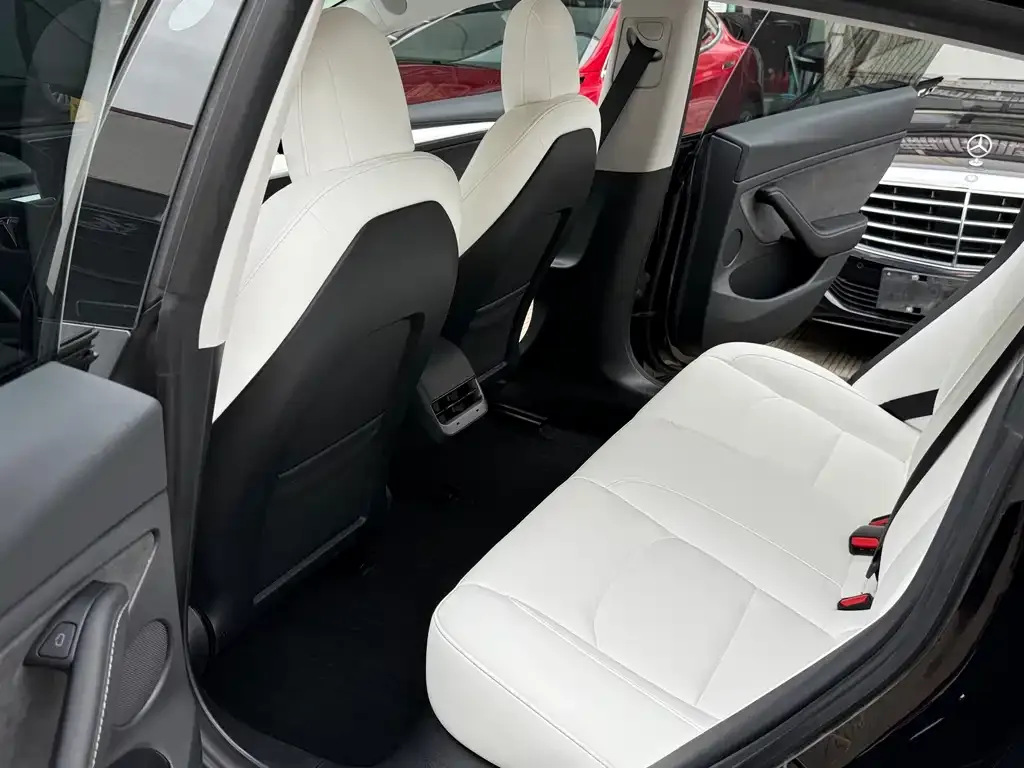 Tesla Model 3 — фото 4