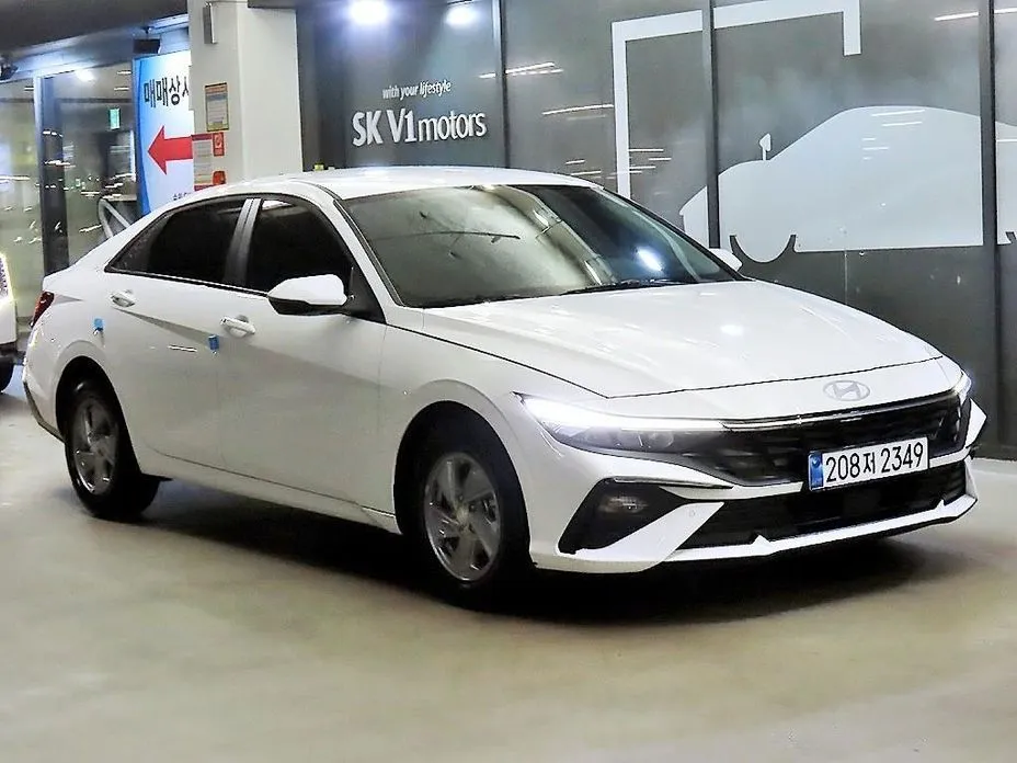 Hyundai AVANTE — фото 1
