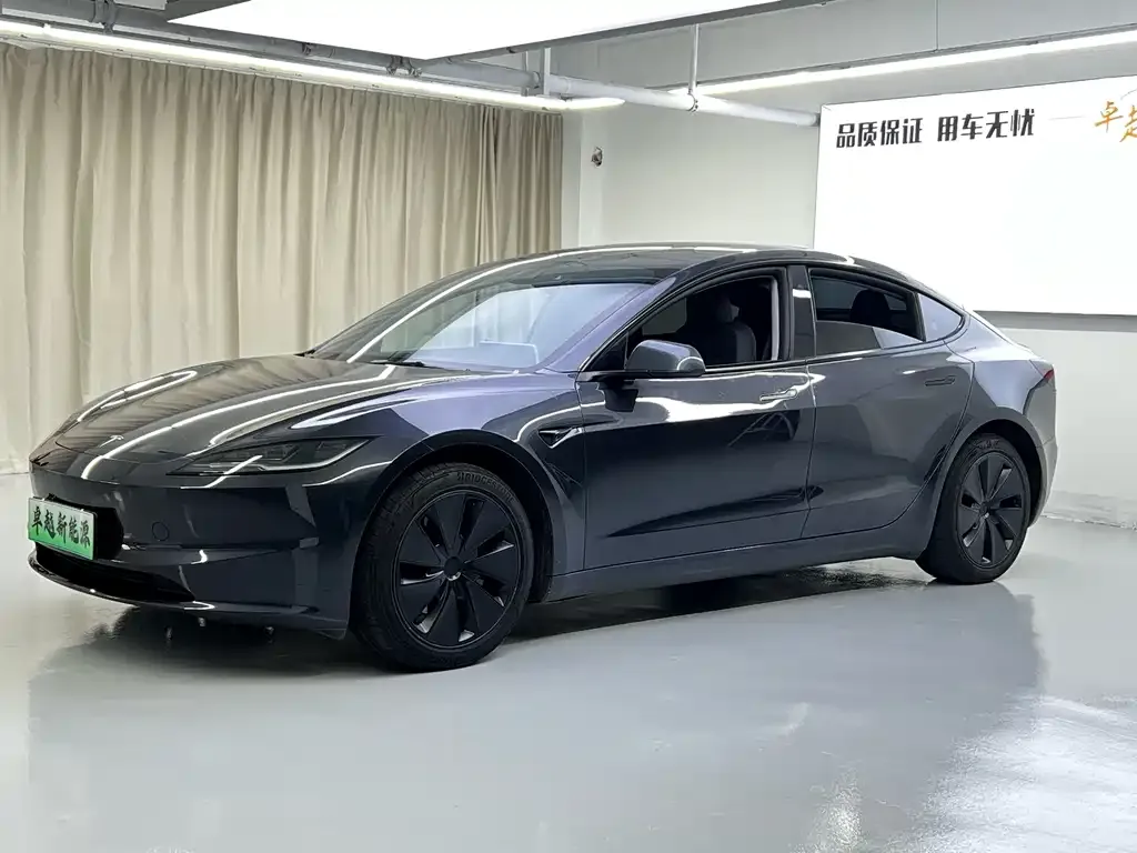 Tesla Model 3 — фото 1