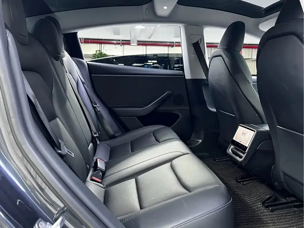 Tesla Model 3 — фото 3