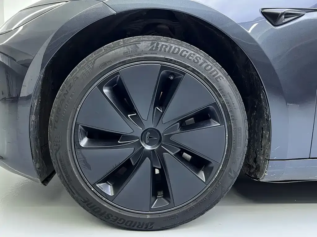 Tesla Model 3 — фото 6