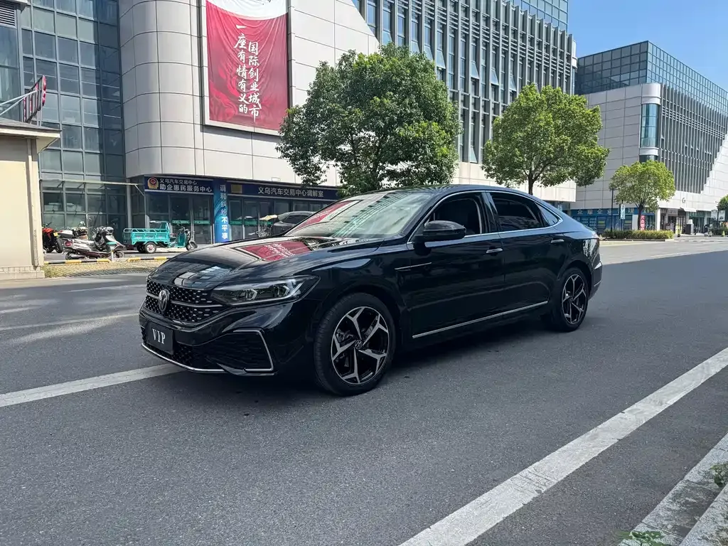 Volkswagen Passat — фото 1