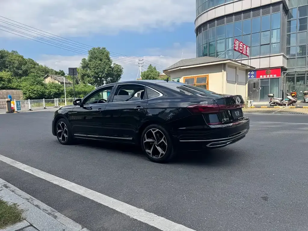 Volkswagen Passat — фото 9
