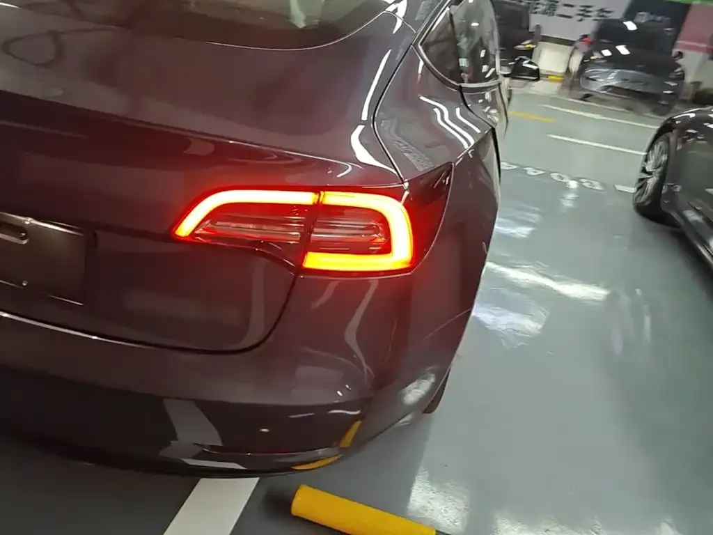 Tesla Model 3 — фото 6