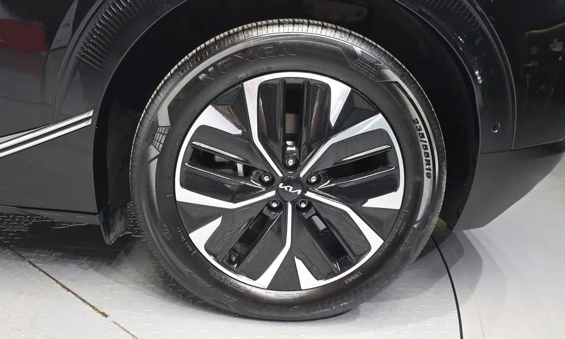 Kia EV6 — фото 8