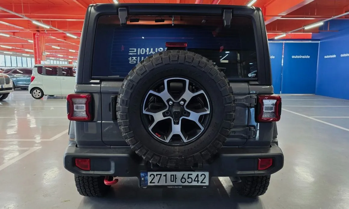 Jeep Wrangler — фото 9