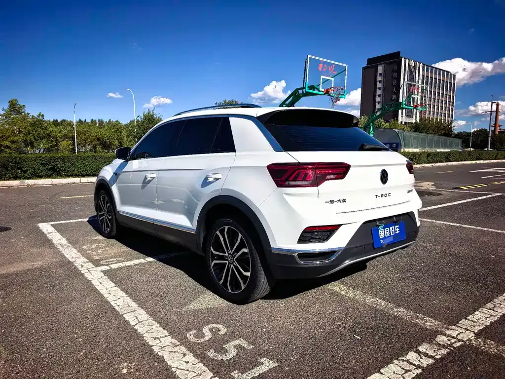 Volkswagen T-Roc — фото 8