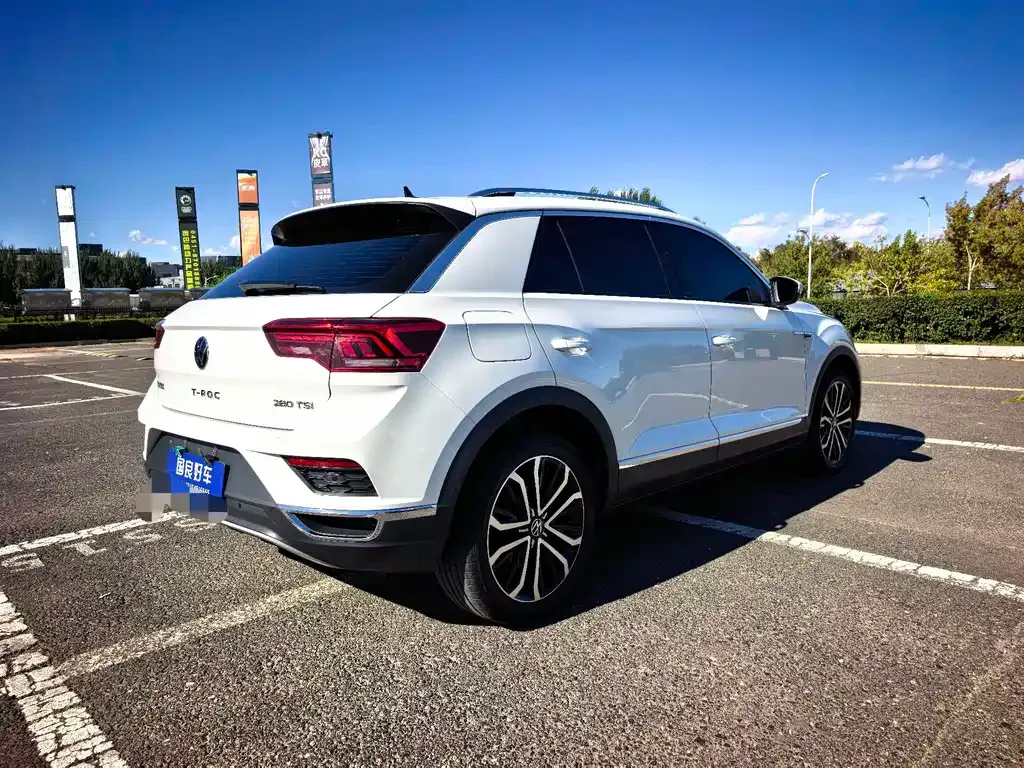 Volkswagen T-Roc — фото 10