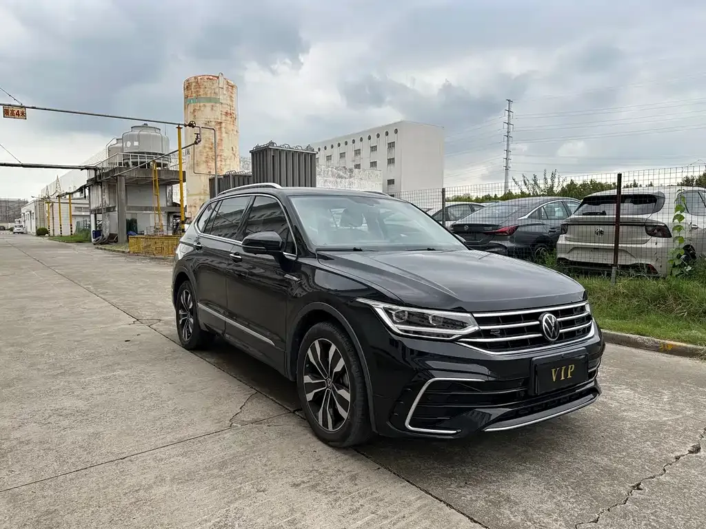 Volkswagen Tiguan L — фото 7
