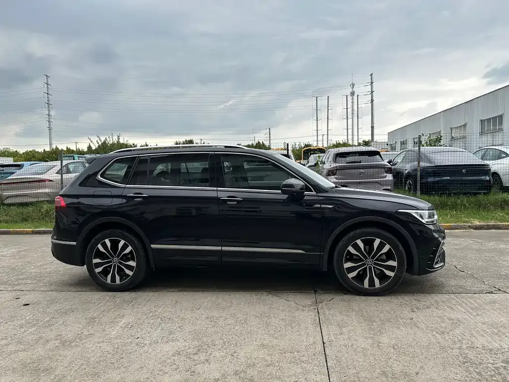 Volkswagen Tiguan L — фото 3