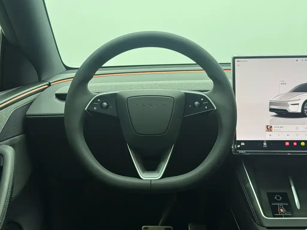 Tesla Model Y L — фото 8