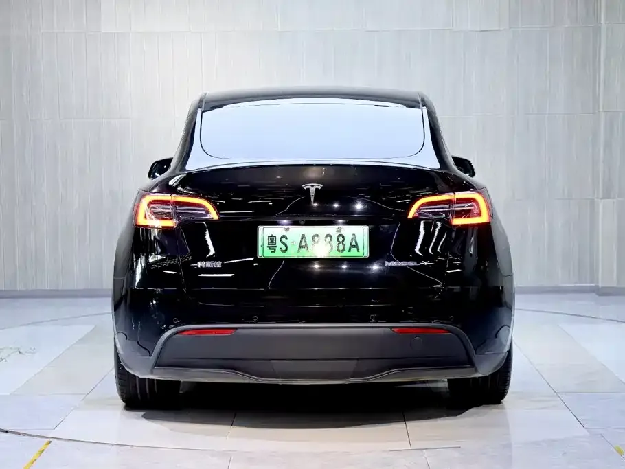 Tesla Model Y — фото 6