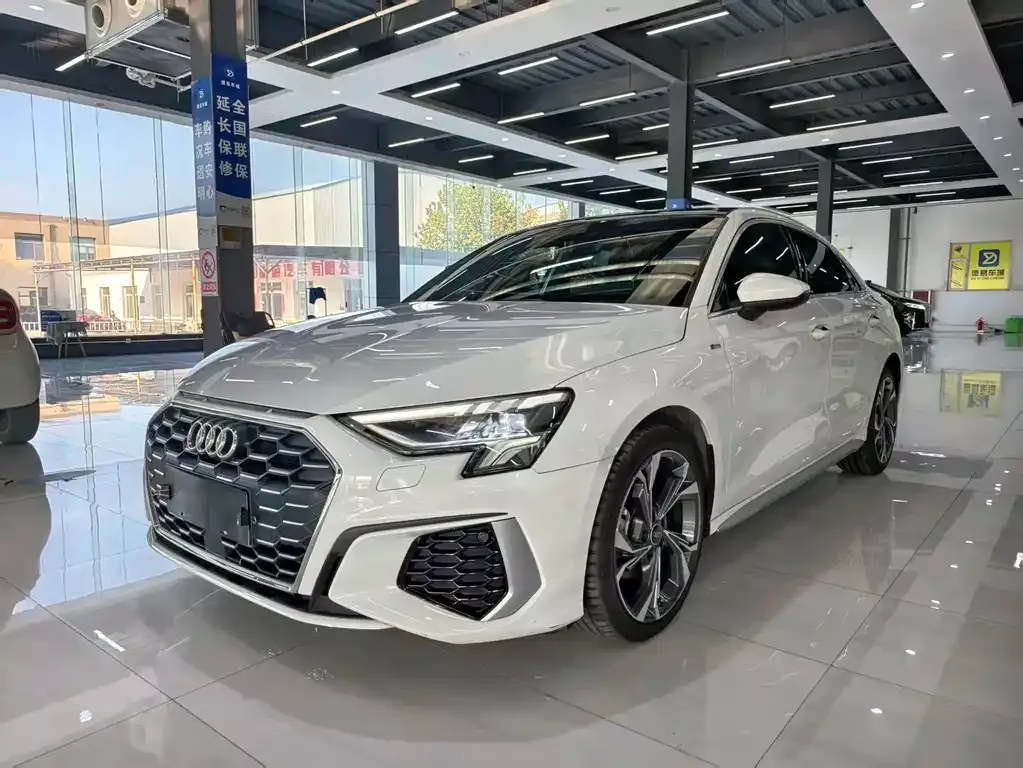 Audi A3 — фото 1