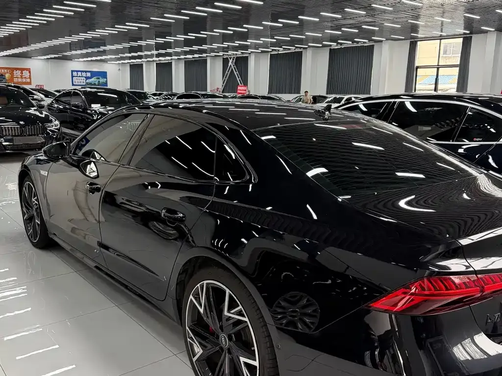 Audi A7L — фото 8