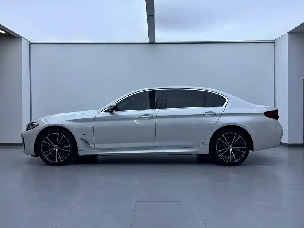 BMW 5 Series — фото 4