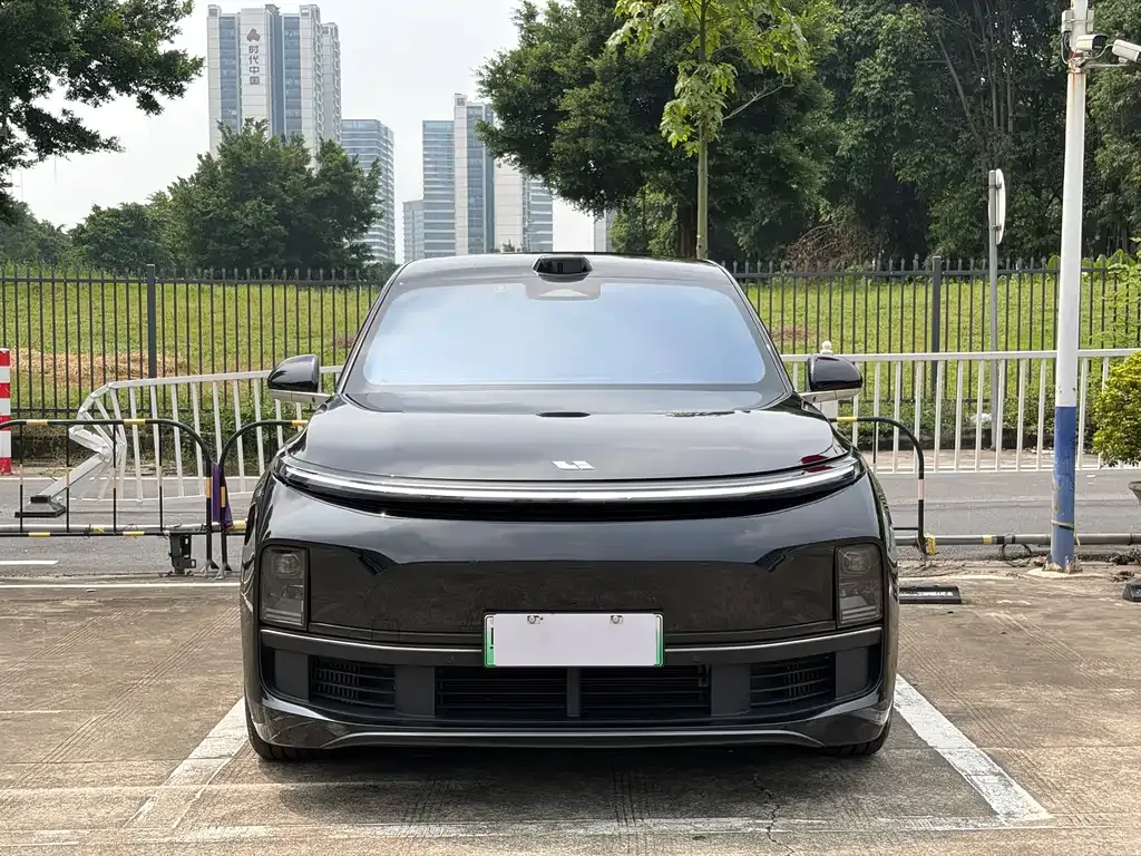Li Auto L8 — фото 8