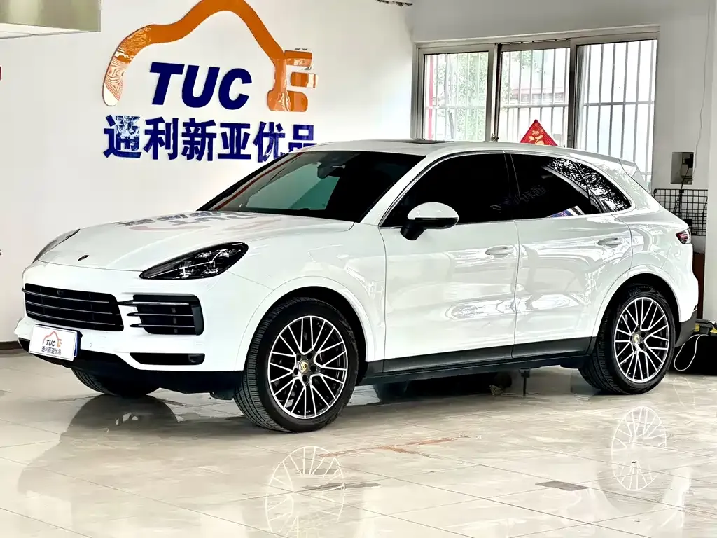 Porsche Cayenne — фото 1