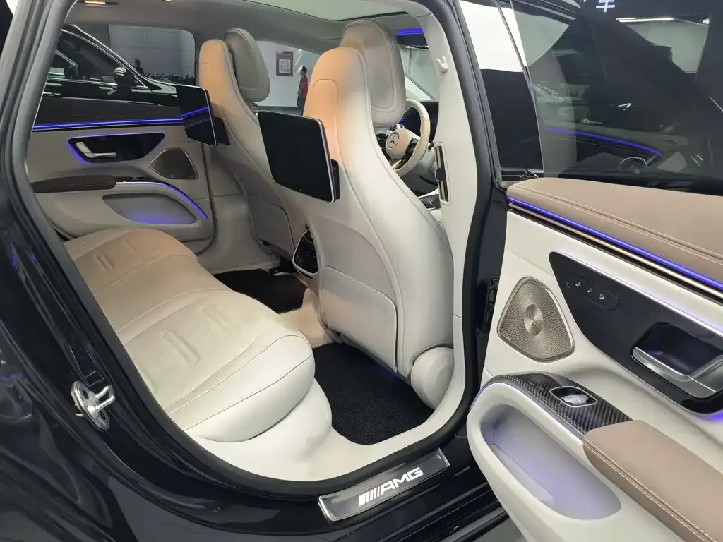 Mercedes-Benz EQS AMG — фото 10