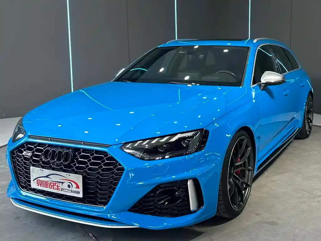 Audi RS 4 — фото 1