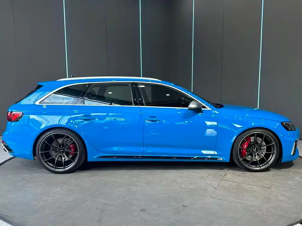 Audi RS 4 — фото 9