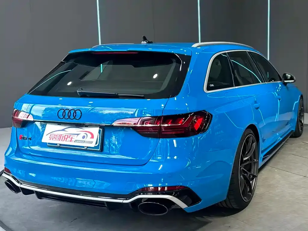 Audi RS 4 — фото 7