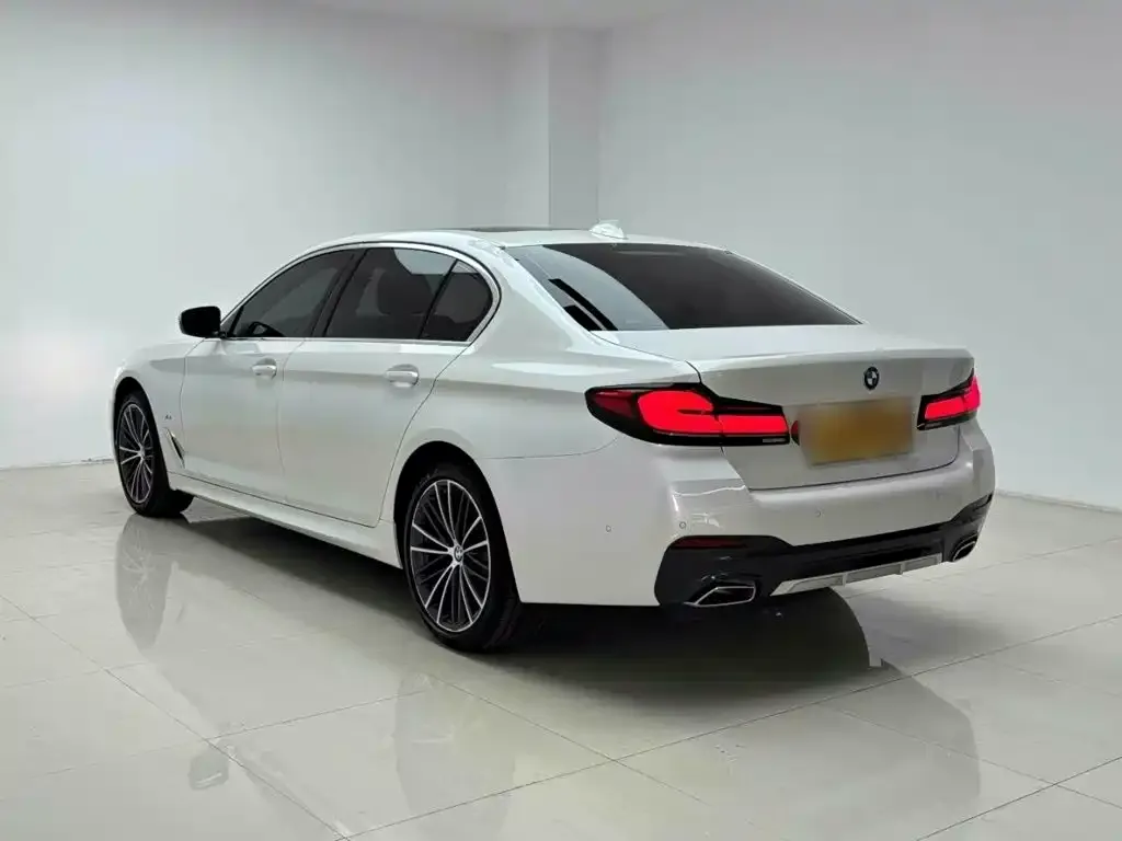 BMW 5 Series — фото 5