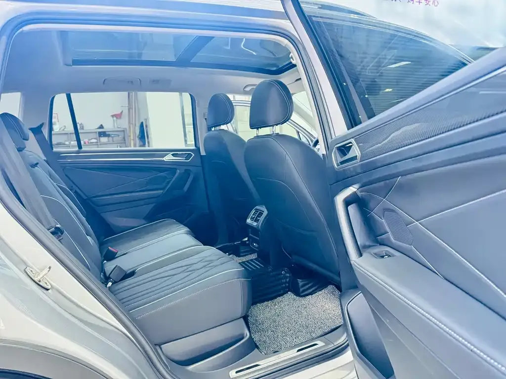 Volkswagen Tiguan L — фото 10