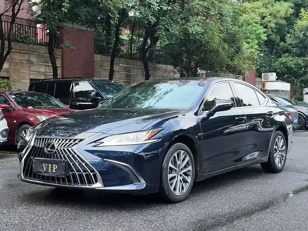 Lexus ES — фото 1