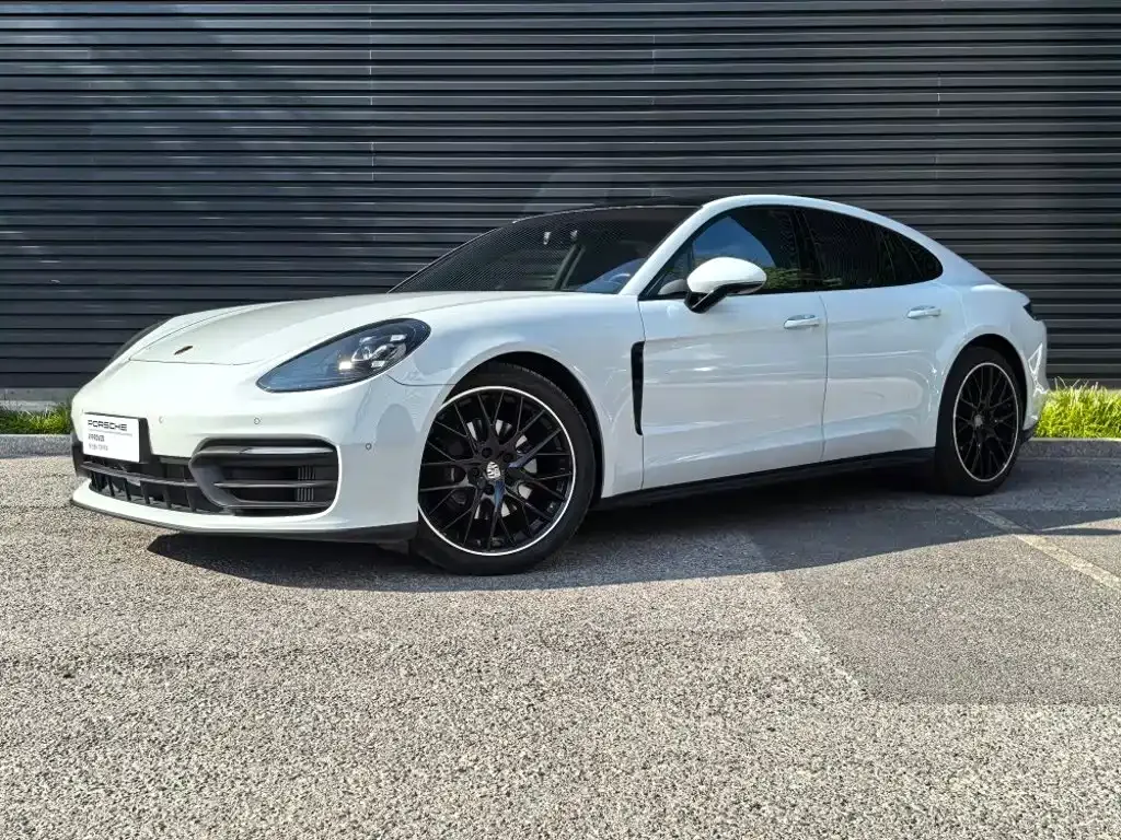 Porsche Panamera — фото 1