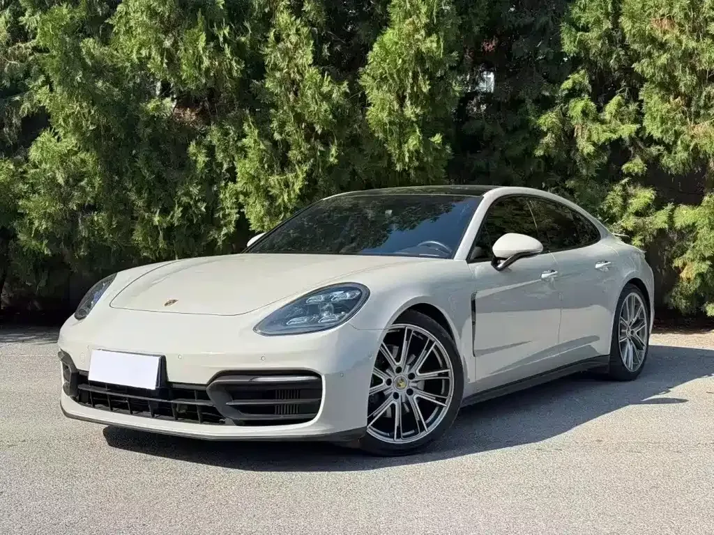 Porsche Panamera — фото 1