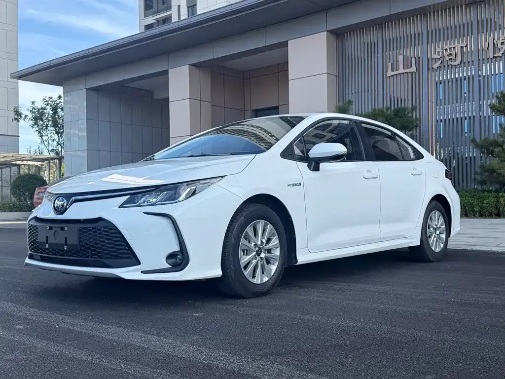 Toyota Corolla — фото 1