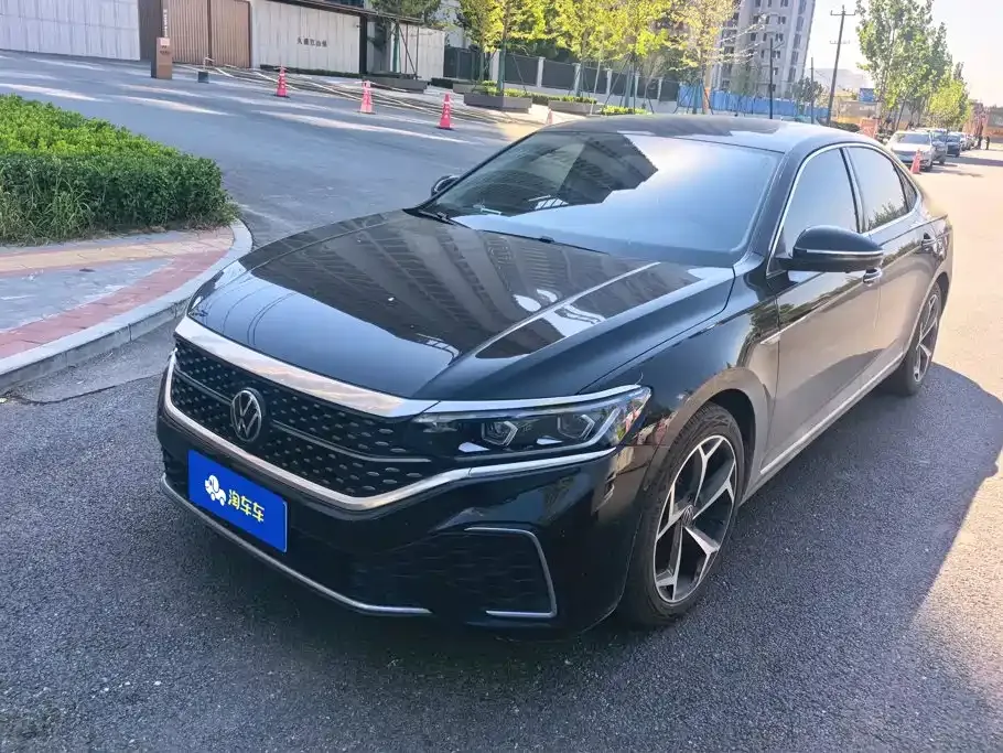 Volkswagen Passat — фото 1